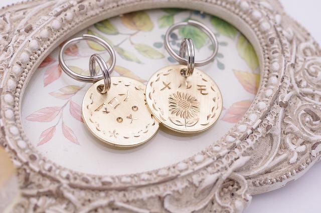 真鍮プレートのペットのネームプレート　犬　猫ドッグタグ　迷子札　手彫り名入れデザイン