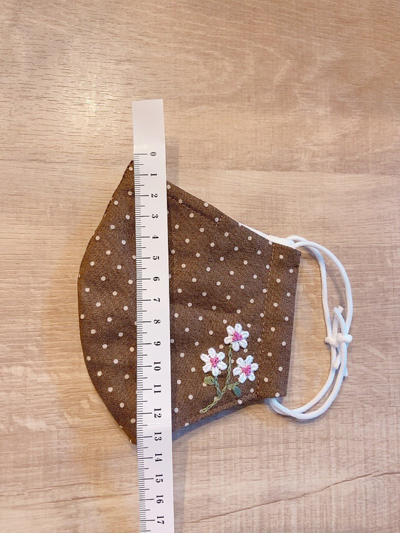 NO.57 マスク☆オールシーズンOK☆小花モチーフ☆手刺繍☆ノーズワイヤー入り☆大きめサイズ 6枚目の画像