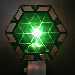ステンドグラス　緑の組子　フットランプ　ナイトランプ　コンセントライト 2枚目の画像