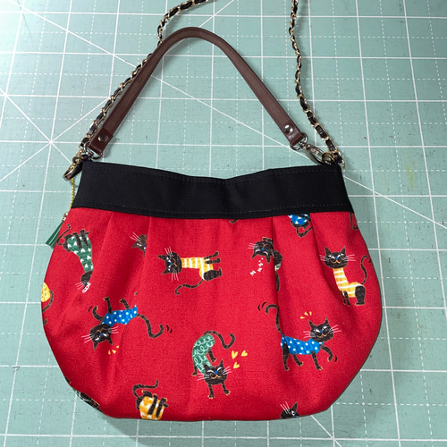 猫柄ハンドメイドショウルターバッグ S号 ポーチ 👗👘👜👒👔 😻お針子  