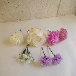 白芍薬とマムの花飾り【20-18】 3枚目の画像