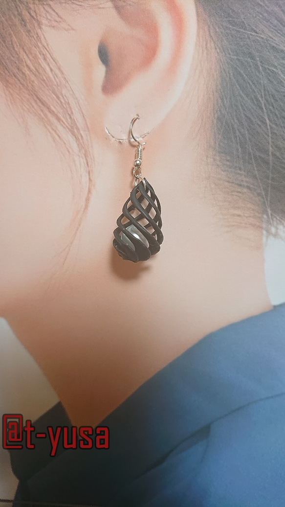 〔Spiral‐Resin〕Spiral‐Resinシンプルピアス（black） 2枚目の画像