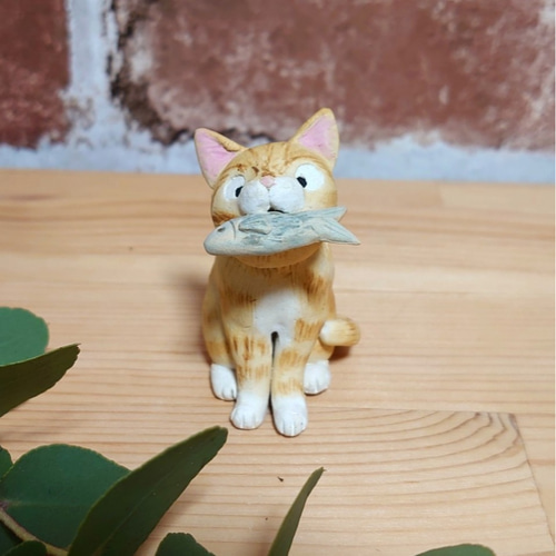 猫と鯉の陶器装飾品　金魚咥え猫 猫と鯉の陶器装飾品 金魚咥え猫 陶器の猫フェイスカップができ