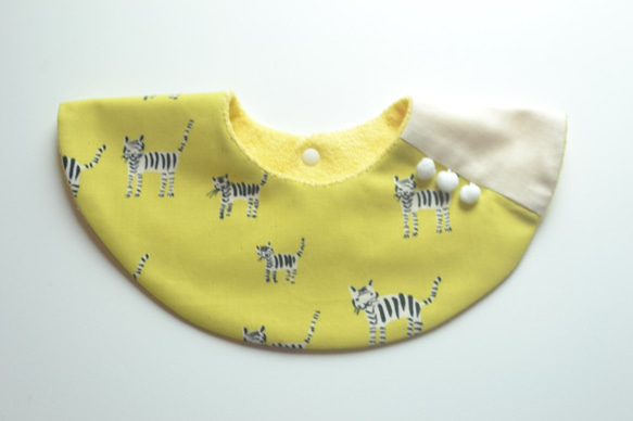 baby bib pompon 360° flowers TG yellow 2枚目の画像