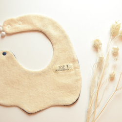 baby bib pompon PUMPKIN Botanical navy 4枚目の画像