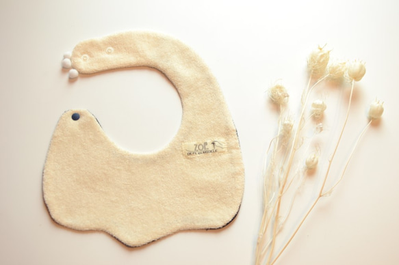 baby bib pompon PUMPKIN Botanical navy 4枚目の画像