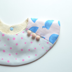 baby bib pompon 360° small dots pink 1枚目の画像