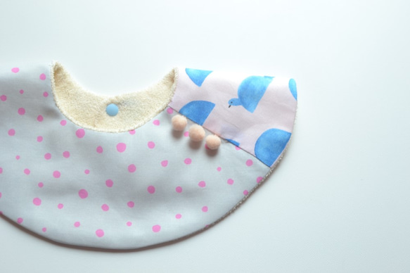 baby bib pompon 360° small dots pink 1枚目の画像