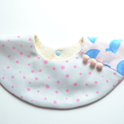 baby bib pompon 360° small dots pink 2枚目の画像