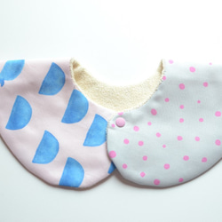 baby bib pompon 360° small dots pink 4枚目の画像