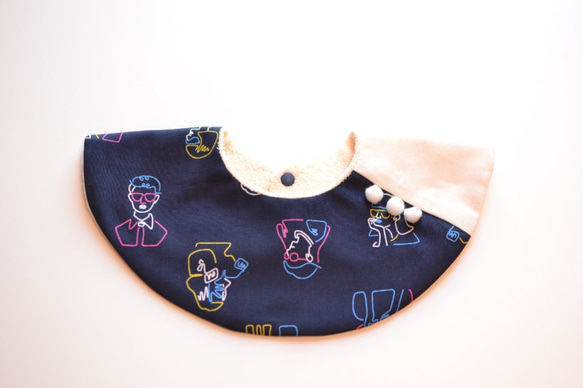 300円OFF! baby bib pompon 360° NEON navy 2枚目の画像