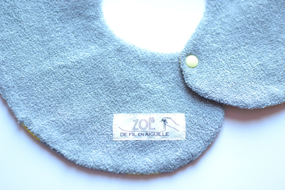 baby bib pompon 360° Alphabet gray 5枚目の画像