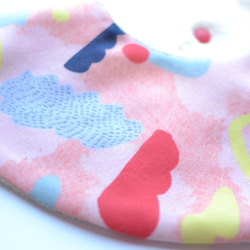 baby bib pompon 360° rakugaki pink 3枚目の画像