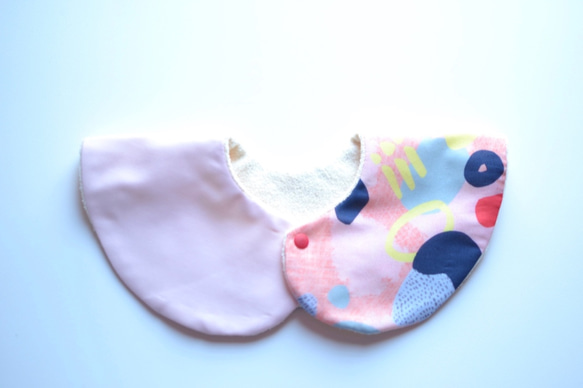 baby bib pompon 360° rakugaki pink 4枚目の画像