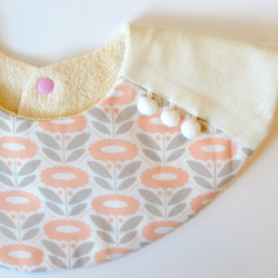 baby bib pompon 360 pink ivory 第1張的照片