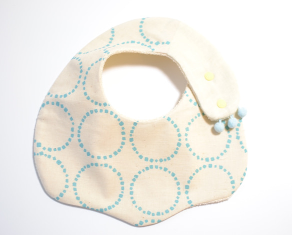 baby bib pompon PUMPKIN light green ivory 2枚目の画像