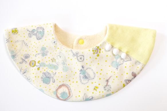 baby bib LIBERTY pompon 360 yellow　ベビースタイ 2枚目の画像