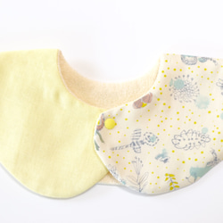 baby bib LIBERTY pompon 360 yellow　ベビースタイ 4枚目の画像