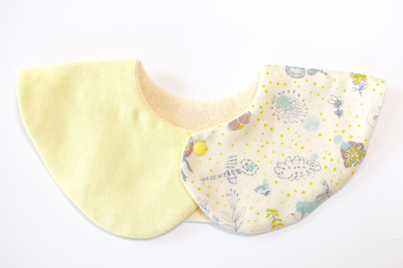 baby bib LIBERTY pompon 360 yellow　ベビースタイ 4枚目の画像