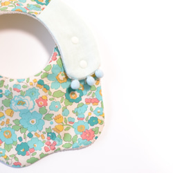 baby bib PUMPKIN LIBERTY Betsy green ivory 1枚目の画像