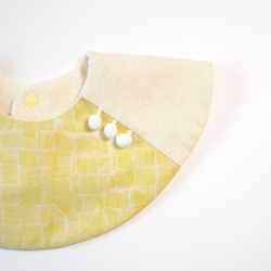 SALE! 50％OFF　baby bib pompon 360 yellow ivory 1枚目の画像