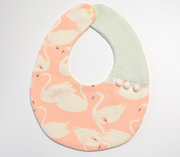 baby bib pompon EGG SWAN pink ivory 2枚目の画像