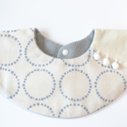 baby bib pompon 360 ivory gray 2枚目の画像