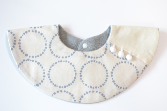 baby bib pompon 360 ivory gray 2枚目の画像