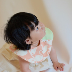 baby bib pompon 360 ivory gray 5枚目の画像