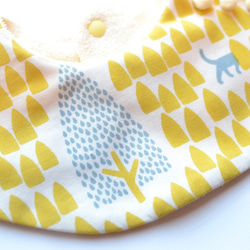 baby bib pompon 360 kakurenbo yellow 3枚目の画像