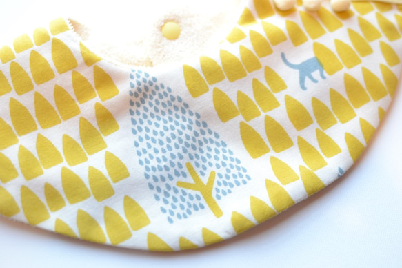 baby bib pompon 360 kakurenbo yellow 3枚目の画像