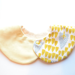 baby bib pompon 360 kakurenbo yellow 4枚目の画像