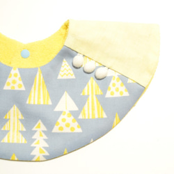 baby bib pompon 360° light blue yellow 1枚目の画像