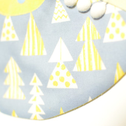 baby bib pompon 360° light blue yellow 3枚目の画像