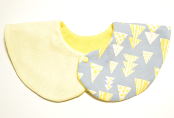 baby bib pompon 360° light blue yellow 4枚目の画像