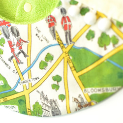 baby bib pompon 360° London maps  light green 3枚目の画像