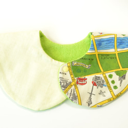 baby bib pompon 360° London maps  light green 4枚目の画像