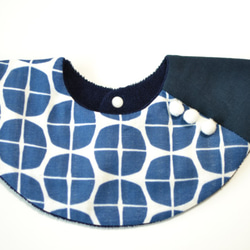 baby bib pompon 360° navy 2枚目の画像