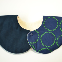 baby bib pompon 360° navy ivory 4枚目の画像