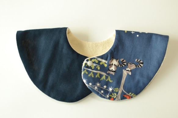 baby bib pompon 360° navy ivory 4枚目の画像