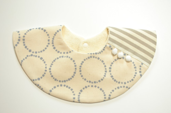 baby bib pompon 360° ivory　ベビースタイ 2枚目の画像