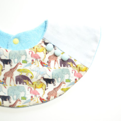 baby bib LIBERTY pompon 360 zoo blue　ベビースタイ 1枚目の画像