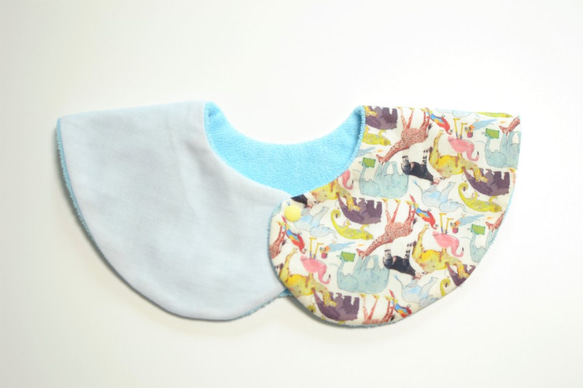 baby bib LIBERTY pompon 360 zoo blue　ベビースタイ 4枚目の画像