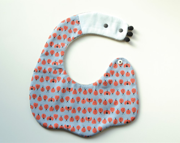 baby bib pompon PUMPKIN テントウ虫　スタイ　gray 1枚目の画像