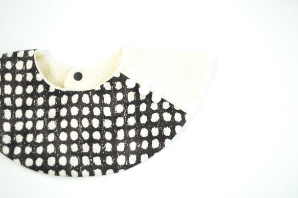 baby bib pompon 360° black 1枚目の画像