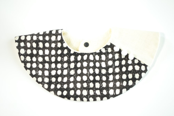 baby bib pompon 360° black 2枚目の画像