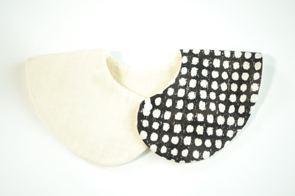 baby bib pompon 360° black 3枚目の画像