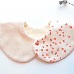 baby bib pompon 360° MUDDY red ivory 4枚目の画像