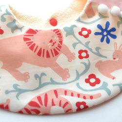 嬰兒圍兜絨球360°LO粉紅色象牙 第2張的照片