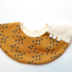 baby bib pompon 360° golden yellow ivory 2枚目の画像